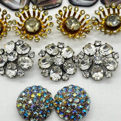 LOT 163J: Antique/ Vintage Buttons