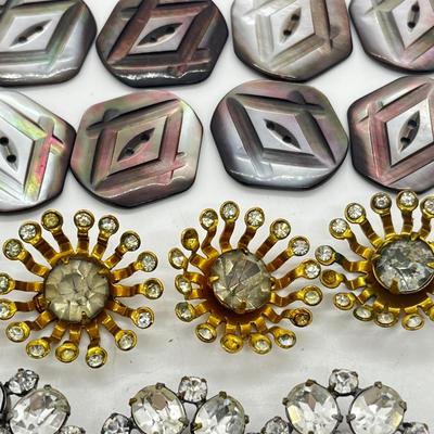 LOT 163J: Antique/ Vintage Buttons