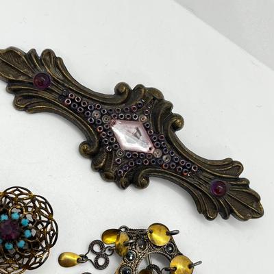 LOT: 171J: Vintage/Antique Pins