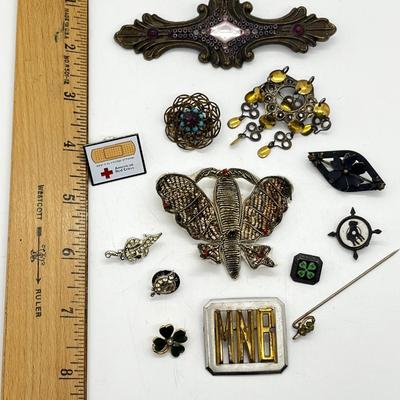 LOT: 171J: Vintage/Antique Pins