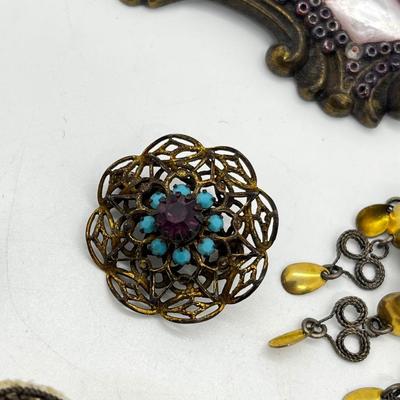 LOT: 171J: Vintage/Antique Pins