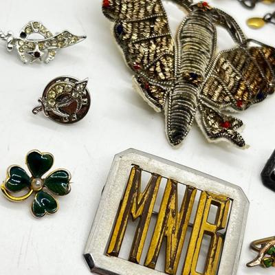 LOT: 171J: Vintage/Antique Pins