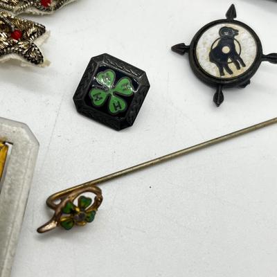 LOT: 171J: Vintage/Antique Pins