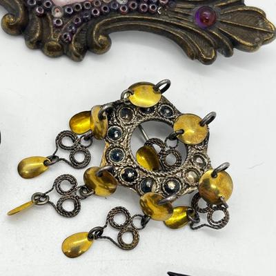 LOT: 171J: Vintage/Antique Pins