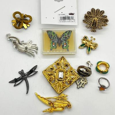 LOT 172J: Vintage Brooches and More