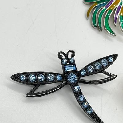 LOT 172J: Vintage Brooches and More