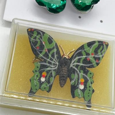 LOT 172J: Vintage Brooches and More