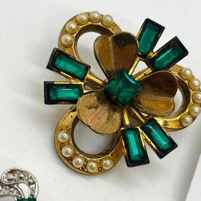 LOT 172J: Vintage Brooches and More