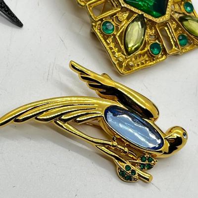 LOT 172J: Vintage Brooches and More