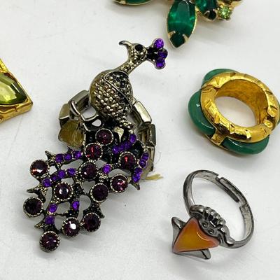 LOT 172J: Vintage Brooches and More