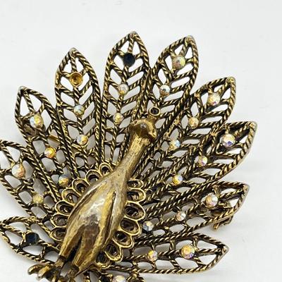 LOT 172J: Vintage Brooches and More