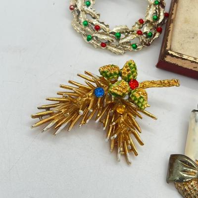 LOT 176J: Vintage Christmas Brooch Lot