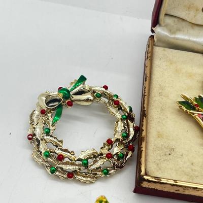 LOT 176J: Vintage Christmas Brooch Lot