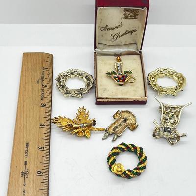 LOT 176J: Vintage Christmas Brooch Lot