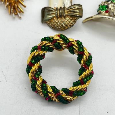 LOT 176J: Vintage Christmas Brooch Lot