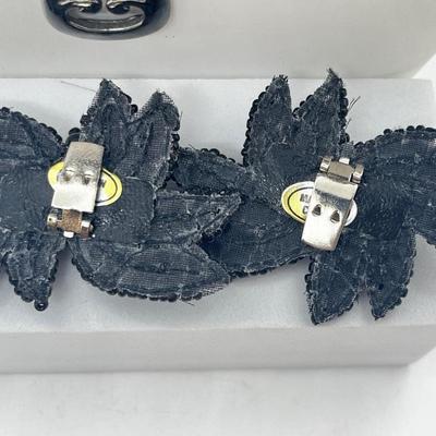 LOT: 180J: Vintage Seed Beaded Necklace, Black Lace Bead Necklace, Shoe Clips and More