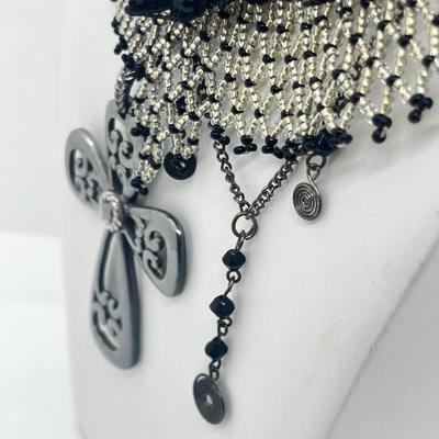 LOT: 180J: Vintage Seed Beaded Necklace, Black Lace Bead Necklace, Shoe Clips and More