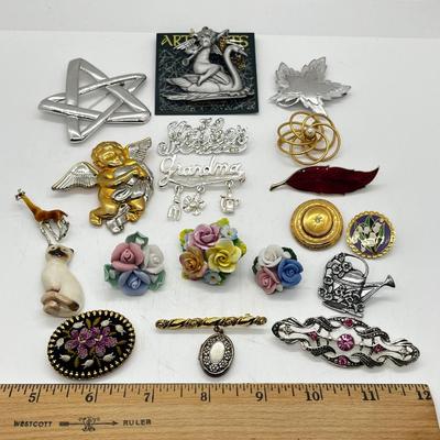 LOT 187J: Vintage Brooches: Monet, Avon, JJ, Buds and Bloom and More