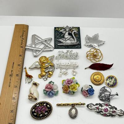 LOT 187J: Vintage Brooches: Monet, Avon, JJ, Buds and Bloom and More