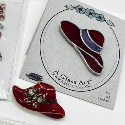 LOT 189: Red Hat Society Lot