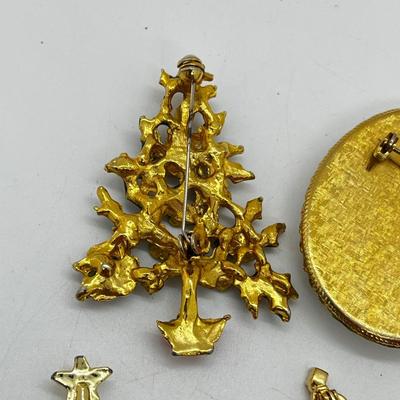 LOT: 191J: Christmas Brooch Lot: Avon, AJMC and More
