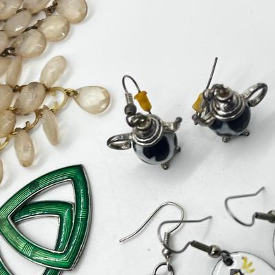 LOT 194J: Lot of Vintage Pierced Earrings: Avon, Liz Claiborne and More