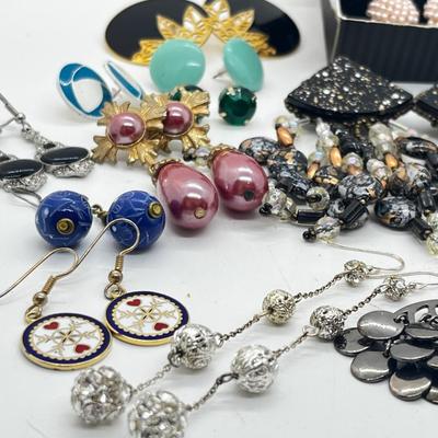 LOT 194J: Lot of Vintage Pierced Earrings: Avon, Liz Claiborne and More