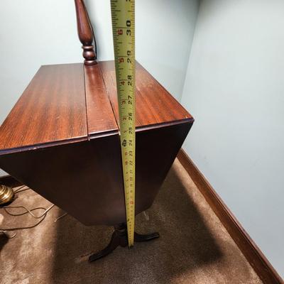 Side Table w Lamp and Storage