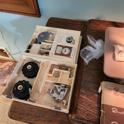 Singer 401A Sewing Machine