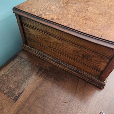 Clarks O.N.T. Spool 2 Drawer Spool Cabinet with Contents shown
