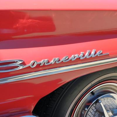 1960 Pontiac Bonneville Convertible – Classic American Cruiser