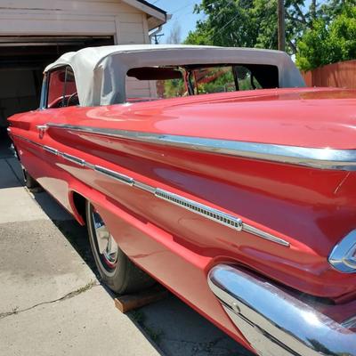1960 Pontiac Bonneville Convertible – Classic American Cruiser