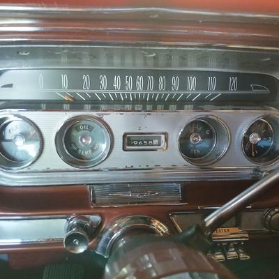 1960 Pontiac Bonneville Convertible – Classic American Cruiser