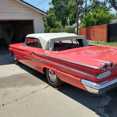 1960 Pontiac Bonneville Convertible – Classic American Cruiser
