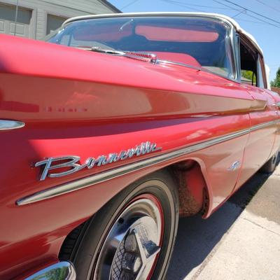 1960 Pontiac Bonneville Convertible – Classic American Cruiser