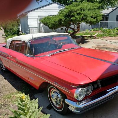 1960 Pontiac Bonneville Convertible – Classic American Cruiser