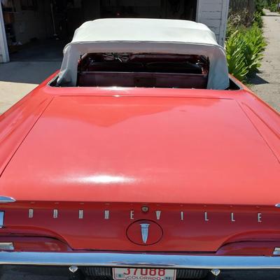 1960 Pontiac Bonneville Convertible – Classic American Cruiser