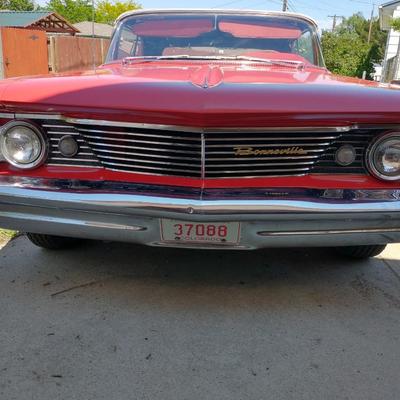 1960 Pontiac Bonneville Convertible – Classic American Cruiser