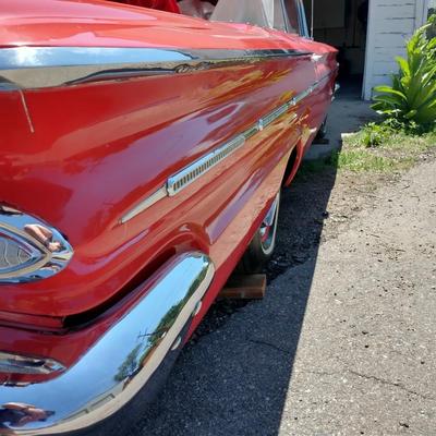 1960 Pontiac Bonneville Convertible – Classic American Cruiser