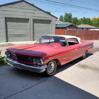 1960 Pontiac Bonneville Convertible – Classic American Cruiser