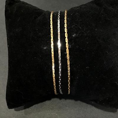 Vintage Avon bracelet in excellent condition