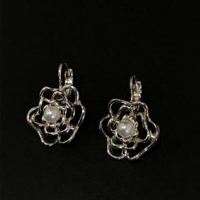 Flower Dangle earrings