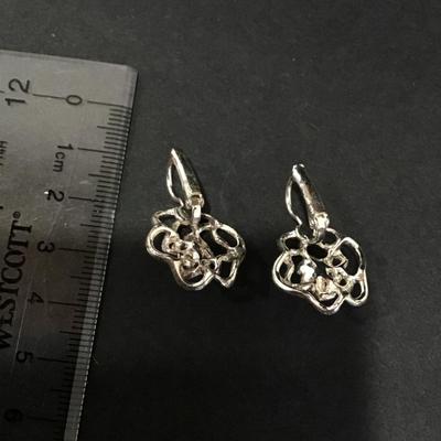 Flower Dangle earrings