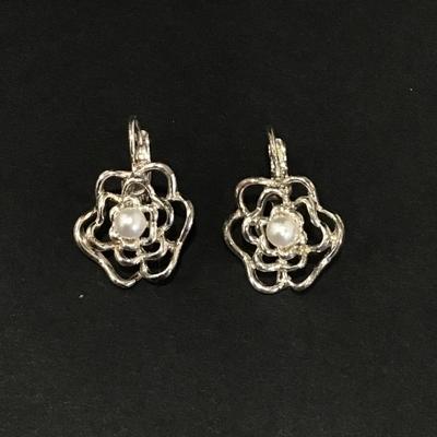 Flower Dangle earrings