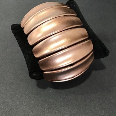 Large chunky stretch bracelet