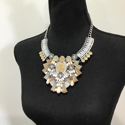 Beautiful statement necklace, large