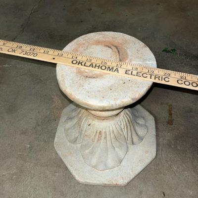 Concrete pedestal stand