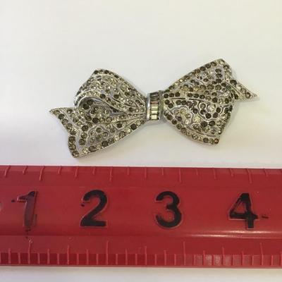 Vintage Silver tone rhinestone, crystal brooch