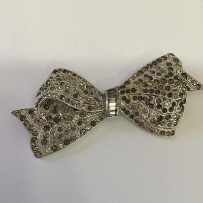 Vintage Silver tone rhinestone, crystal brooch