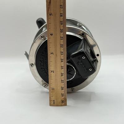 LOT 63L: Olympic DS3 Dohlzuki 500 DC Fishing Reel